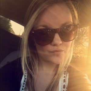 Meet your Posher, Carly